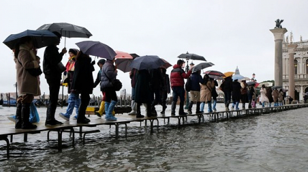 80% от Венеция е под вода, обявиха извънредно положение