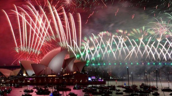 Как посрещаме Нова година: Странни, шумни и красиви традиции от всички краища на света