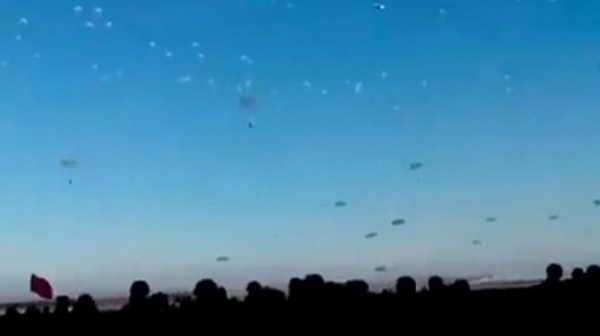 Руски парашутисти се приземяват в Украйна