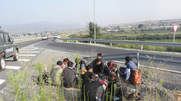 30 нелегални мигранти спипаха на границата край Силистра