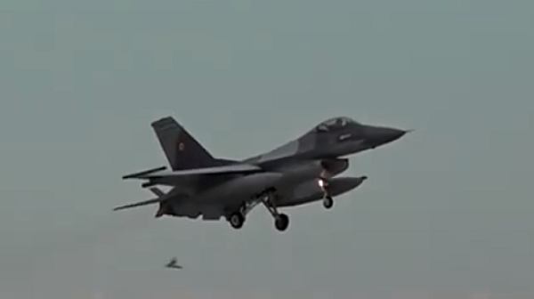 Американски изтребител F-16 се разби в морето край Южна Корея