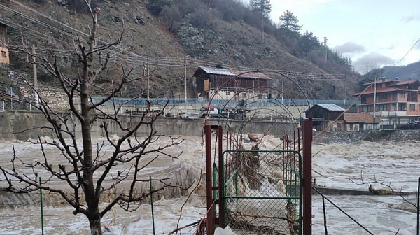 В бедствено положение от поройните дъждове са общините Враца и Криводол и 5 мездренски села