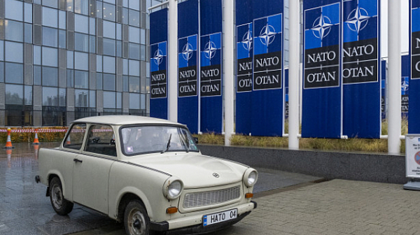 Трабантът на Паси стана част от централата на НАТО