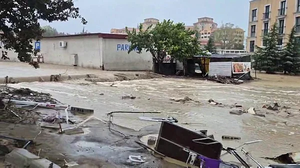 Четири месеца след потопа курортното селище „Елените“ още е без ток, вода и канализация