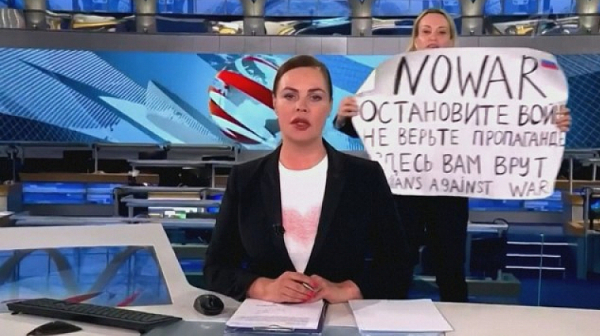 Руският съд разпореди арест на журналистката Марина Овсянникова