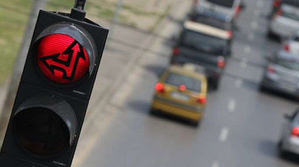 Промяна на промяната: Връщат мигащото зелено на светофарите