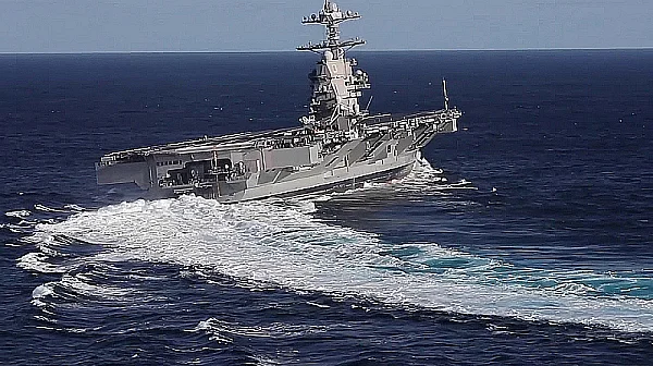 Пожар извади самолетоносача „Джералд Форд“ от строя: Корабът акостира в Крит