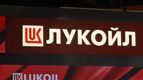 Саудитската Midad Energy е сред фаворитите за покупката на международните активи на „Лукойл“