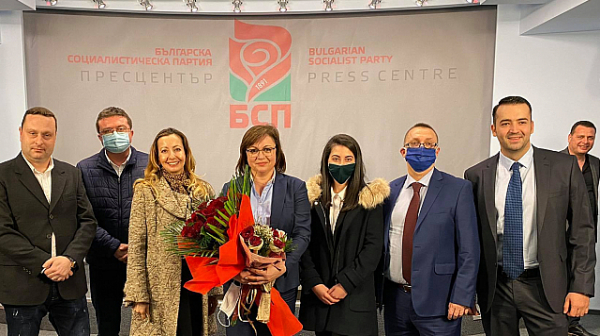 Корнелия Нинова прие нови членове на БСП в София