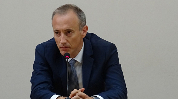 Просветният министър: Стратегията за изкуствения интелект трябва да е готова през есента