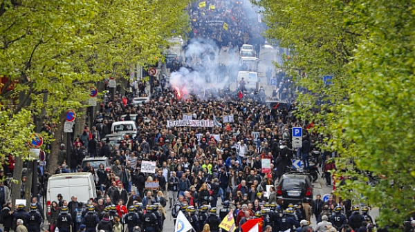 Транспортът във Франция парализиран заради протеста срещу пенсионната реформа