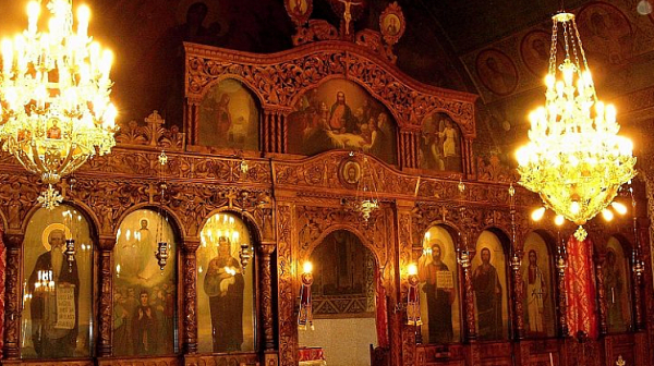 Игуменът от Света гора иска екстрадация на руските националисти от манастира