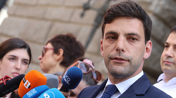 Никола Минчев: Не сме готови на коалиция с ГЕРБ, ще обсъдим общо явяване на избори с ДБ