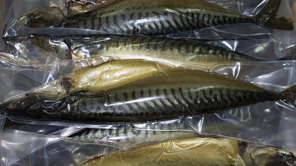 Кисели краставички с „добавка“ парацетамол и риба с живак: Опасни пратки спрени у нас