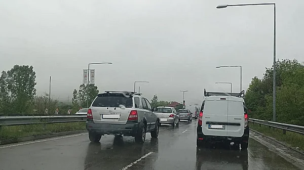 Засилен трафик около 1 май и Гергьовден: До 1,7 млн. автомобила на ден по пътищата