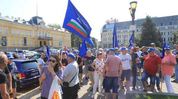 Медиците от Спешна помощ подновяват протестите, разпъват палатков лагер