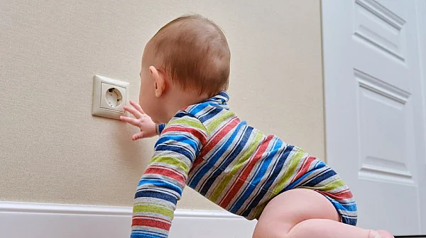 Двегодишно дете загина от токов удар в дома си в Ботевград, как да се пазим?