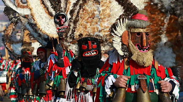 Кукерите и техните „роднини“ по света. Защо маската и шумът се повтарят?