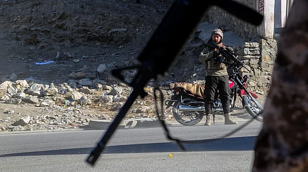 Пакистан бомбардира Кабул: Сложните отношения между Исламабад и Афганистан