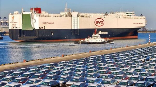 Брак по сметка: Ford и Renault обединяват сили срещу китайската EV инвазия