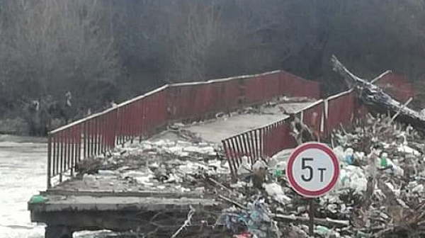 Застрашен е животът на жителите заради моста свързващ селата Ямен и Четирци