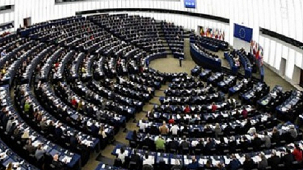 Европейската комисия към България и Сев. Македония: Не нарушавайте широките европейски интереси