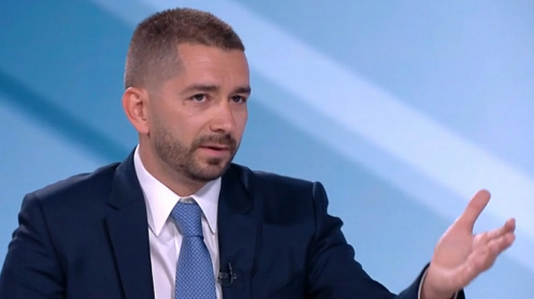 Политологът Слави Василев: Борисов е политическо животно. Бъдещето принадлежи на „Има такъв народ“