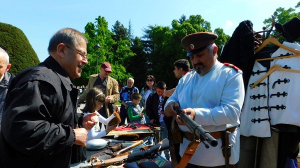 Русенското дружество „Традиция“ отбелязва 25 години с мащабна изложба на оръжие и униформи тази събота