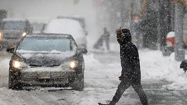 Облачно, ледено студено, на места ще превали сняг