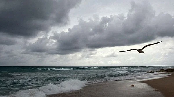 Облачно време днес, в планините – сняг, по морето – превалявания