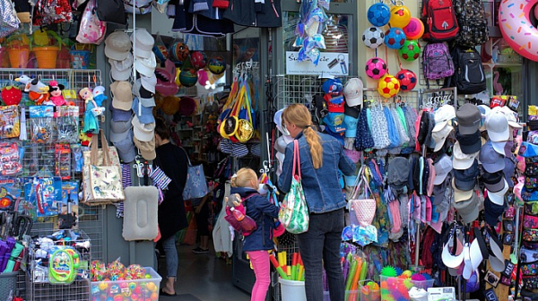 Търговията се сви, спад в сектора за имоти, IT бизнесът дърпа нагоре