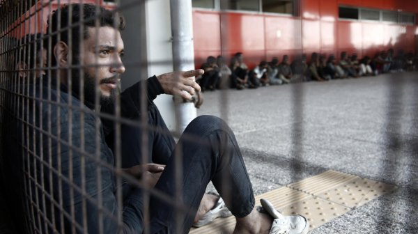 За денонощие на о-в Крит са пристигнали над хиляда нелегални мигранти