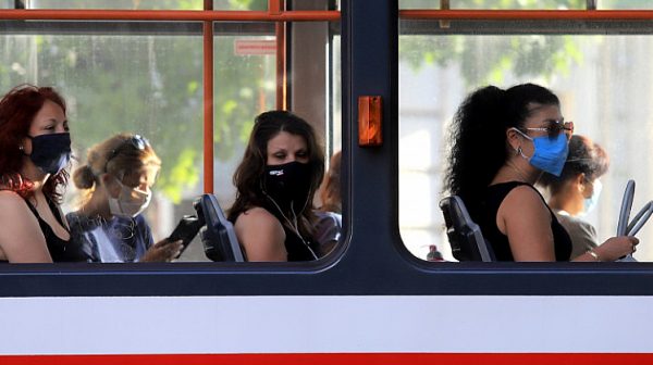 От днес маските в градския транспорт в София отново са задължителни