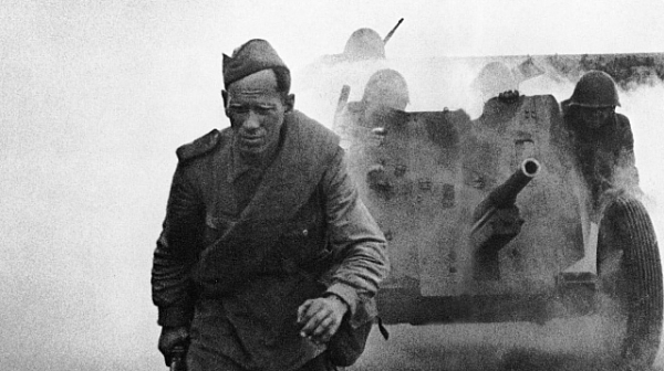 Авторът на великата песен „Священная война“ тръгнал да бяга, когато немците били пред Москва