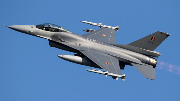 Белгийски пилоти заминават за Дания, ще обучават украински летци на управлението на изтребители Ф-16