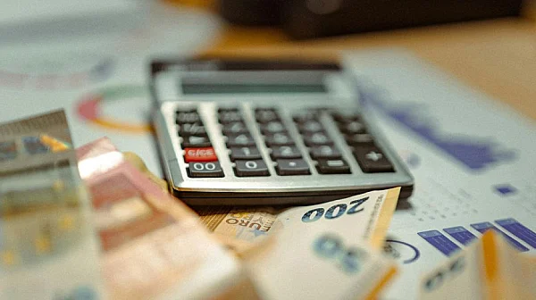 Как се връща дефицитът под 3%: Трудните варианти пред България