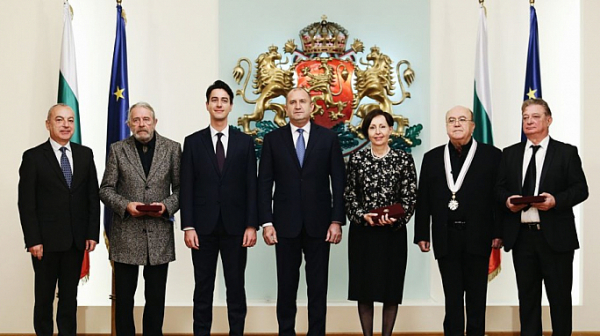 Президентът удостои с висши държавни отличия изявени български творци