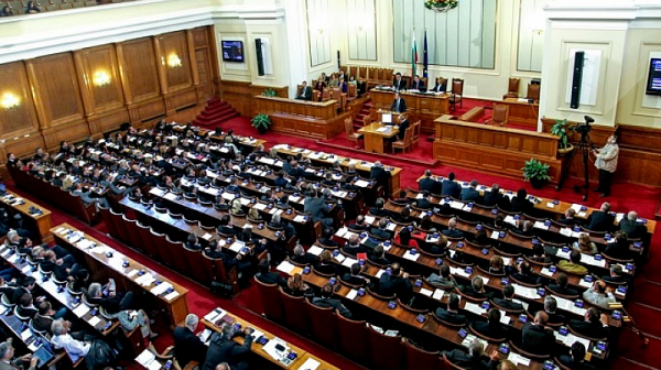 Над половината българи искат ново правителство, а не нови избори