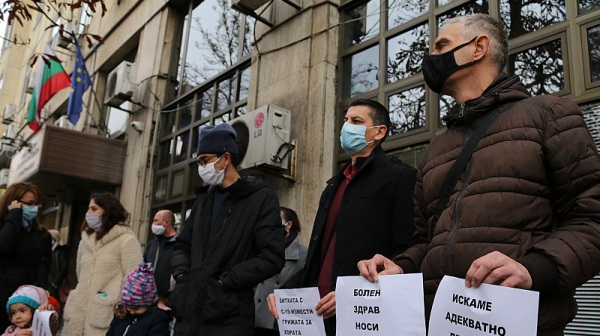 Трансплантираните на протест пред МЗ: Искаме адекватно лечение