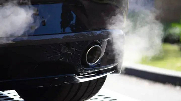 ЕС отстъпва от забраната на коли с двигатели с вътрешно горене през 2035 г.