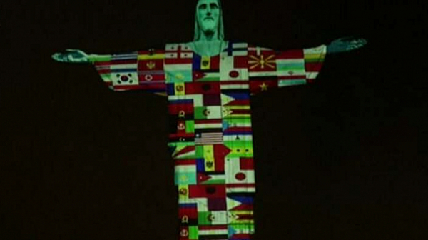 Христос в Рио грейна в знамена на поразени от коронавирус държави
