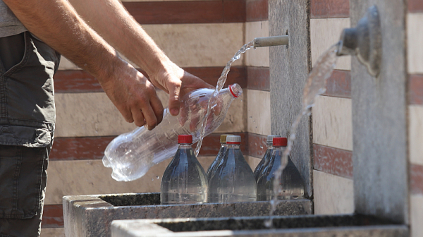 Водата в Своге все още не е годна за пиене, предстоят нови проби