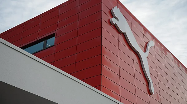 Водеща китайска компания за спортно облекло купува близо 1/3 от Puma