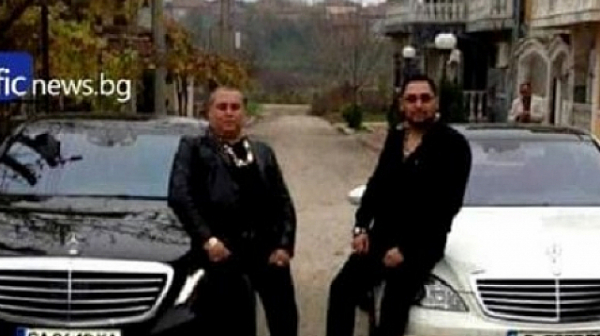Братя Маринови от Долни Дъбник карат луксозни коли, а според ТЕЛК са 100% слепи