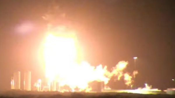 „Сериозна аномалия“: SpaceX експлодира преди излитане на тестов полет