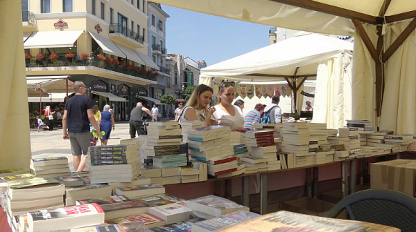Пловдив: Започна десетото юбилейно издание на „Алея на книгата“