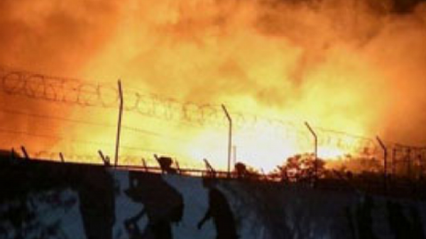 Огнен ад в препълнения бежански лагер ”Мория” на остров Лесбос