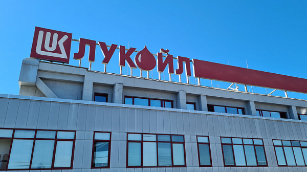 Продажбата на активи на „Лукойл“ у нас ще става само с решение на правителството и ДАНС