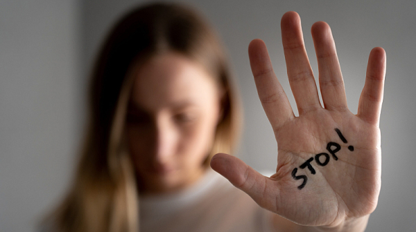 ЕП иска по-решителни действия срещу насилието над жени