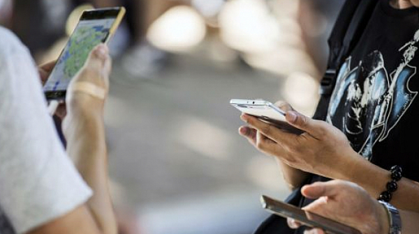 КЗП проверява основанията на мобилни оператори за вдигане на цените по договори